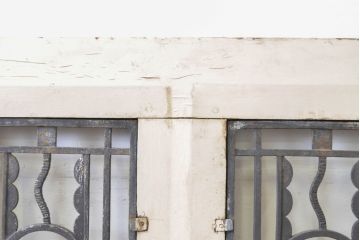 海外アンティーク　ペイント仕上げ限定　オーク材　かわいらしいデザインのアイアンフェンス入りドア1枚(建具、木製扉)(R-068054)