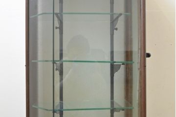 和製アンティーク　希少デザイン!!　鏡付き　ナラ材　五角形　レトロな雰囲気が魅力的なタバコ屋の縦型ガラスケース(ショーケース、飾り棚、陳列棚、煙草、たばこ、Gケース、店舗什器)(R-068061)