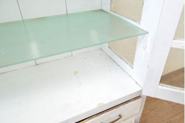 和製アンティーク　ペイント仕上げ限定　上品な佇まいが魅力的なケビントガラスケース(ショーケース、飾り棚、収納棚、戸棚、陳列棚、店舗什器、デンタルケース、デンタルキャビネット)(R-068062)