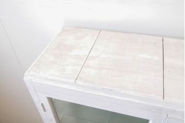 和製アンティーク　ペイント仕上げ限定　上品な佇まいが魅力的なケビントガラスケース(ショーケース、飾り棚、収納棚、戸棚、陳列棚、店舗什器、デンタルケース、デンタルキャビネット)(R-068062)