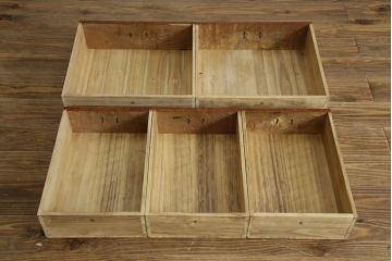 和製アンティーク　超美品!!　前面欅 (ケヤキ)材　レトロな佇まいに和の趣を感じる二段重ね茶箪笥(食器棚、収納棚、戸棚、茶棚、飾り棚、違い棚)(R-068065)