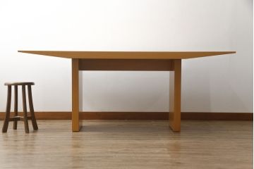 中古　美品　arflex(アルフレックス)　TAVOLO VOLO(タボロ・ボーロ)　スタイリッシュな佇まいが目を引くダイニングテーブル(作業台、食卓、ワークデスク)(R-068066)