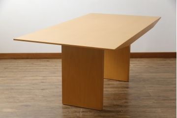 中古　美品　arflex(アルフレックス)　TAVOLO VOLO(タボロ・ボーロ)　スタイリッシュな佇まいが目を引くダイニングテーブル(作業台、食卓、ワークデスク)(R-068066)