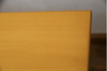 中古　美品　arflex(アルフレックス)　TAVOLO VOLO(タボロ・ボーロ)　スタイリッシュな佇まいが目を引くダイニングテーブル(作業台、食卓、ワークデスク)(R-068066)
