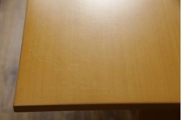 中古　美品　arflex(アルフレックス)　TAVOLO VOLO(タボロ・ボーロ)　スタイリッシュな佇まいが目を引くダイニングテーブル(作業台、食卓、ワークデスク)(R-068066)