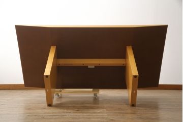 中古　美品　arflex(アルフレックス)　TAVOLO VOLO(タボロ・ボーロ)　スタイリッシュな佇まいが目を引くダイニングテーブル(作業台、食卓、ワークデスク)(R-068066)