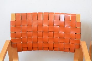 中古　美品　arflex(アルフレックス)　NT(エヌティー)　本革(レザー)　革を編み込んだデザインが個性的なチェア2脚セット(ダイニングチェア、アームチェア、椅子、イス)(定価2脚約32万円)(R-068067)