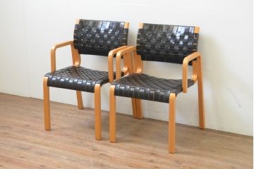 中古　美品　arflex(アルフレックス)　NT(エヌティー)　本革(レザー)　革を編み込んだデザインが個性的なチェア2脚セット(ダイニングチェア、アームチェア、椅子、イス)(定価2脚約32万円)(R-068068)