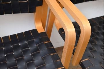 中古　美品　arflex(アルフレックス)　NT(エヌティー)　本革(レザー)　革を編み込んだデザインが個性的なチェア2脚セット(ダイニングチェア、アームチェア、椅子、イス)(定価2脚約32万円)(R-068068)
