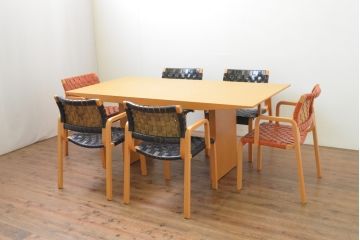 中古　美品　arflex(アルフレックス)　NT(エヌティー)　本革(レザー)　革を編み込んだデザインが個性的なチェア2脚セット(ダイニングチェア、アームチェア、椅子、イス)(定価2脚約32万円)(R-068068)
