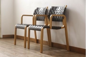 中古　美品　arflex(アルフレックス)　NT(エヌティー)　本革(レザー)　革を編み込んだデザインが個性的なチェア2脚セット(ダイニングチェア、アームチェア、椅子、イス)(定価2脚約32万円)(R-068070)