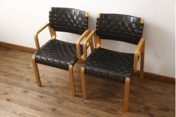 中古　美品　arflex(アルフレックス)　NT(エヌティー)　本革(レザー)　革を編み込んだデザインが個性的なチェア2脚セット(ダイニングチェア、アームチェア、椅子、イス)(定価2脚約32万円)(R-068070)