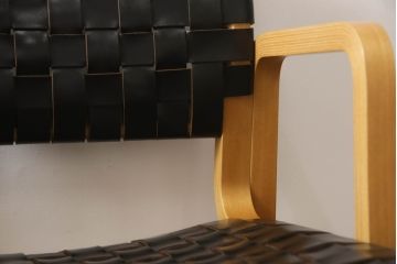 中古　美品　arflex(アルフレックス)　NT(エヌティー)　本革(レザー)　革を編み込んだデザインが個性的なチェア2脚セット(ダイニングチェア、アームチェア、椅子、イス)(定価2脚約32万円)(R-068070)