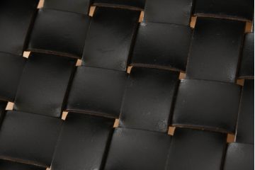中古　美品　arflex(アルフレックス)　NT(エヌティー)　本革(レザー)　革を編み込んだデザインが個性的なチェア2脚セット(ダイニングチェア、アームチェア、椅子、イス)(定価2脚約32万円)(R-068070)