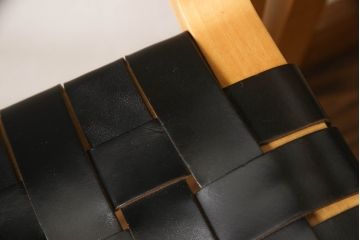 中古　美品　arflex(アルフレックス)　NT(エヌティー)　本革(レザー)　革を編み込んだデザインが個性的なチェア2脚セット(ダイニングチェア、アームチェア、椅子、イス)(定価2脚約32万円)(R-068070)