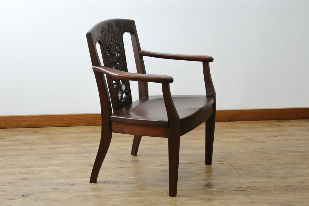 中古　美品!!　大阪屋家具店　軽井沢彫り　咲き誇る桜の彫刻が美しいアームチェア　(R-068080)