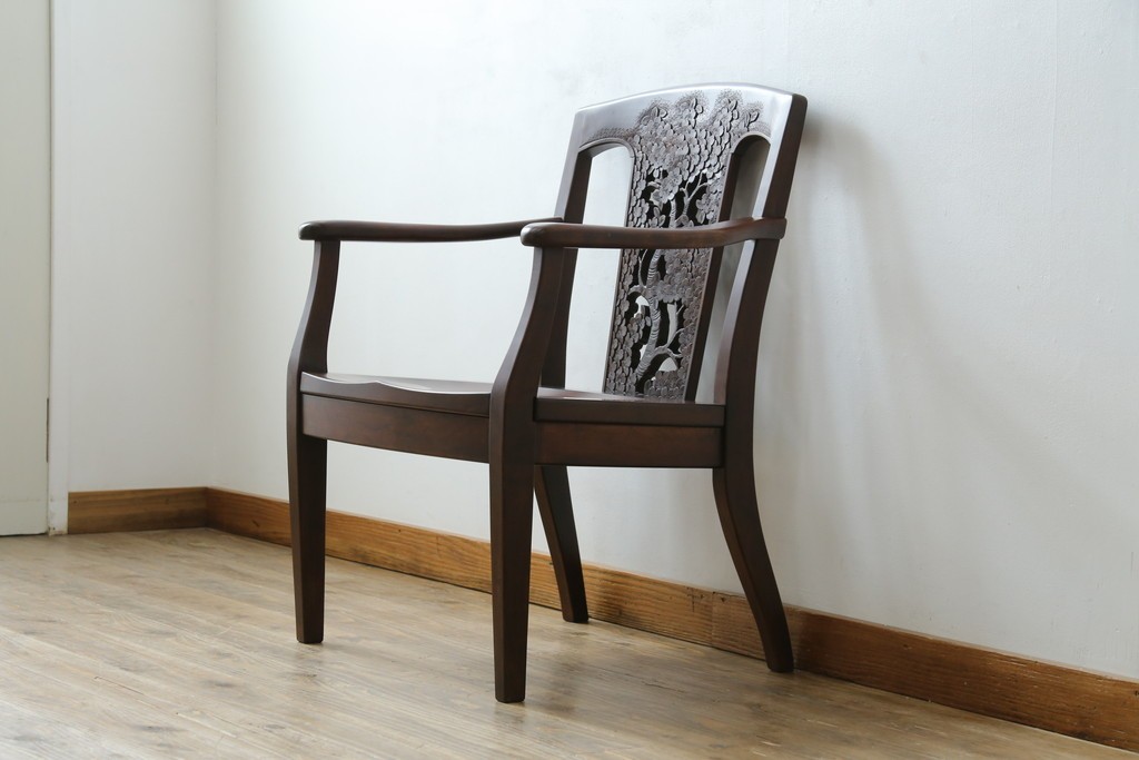 中古　美品!!　大阪屋家具店　軽井沢彫り　咲き誇る桜の彫刻が美しいアームチェア　(R-068080)