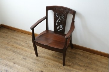 中古　美品!!　大阪屋家具店　軽井沢彫り　咲き誇る桜の彫刻が美しいアームチェア　(R-068080)