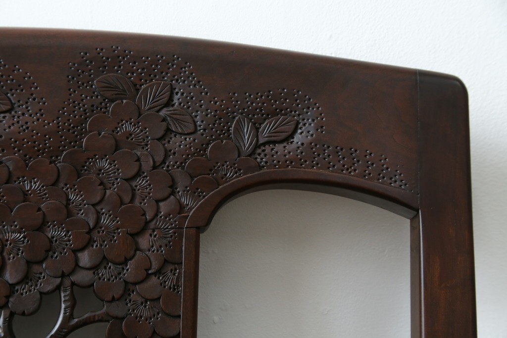 中古　美品!!　大阪屋家具店　軽井沢彫り　咲き誇る桜の彫刻が美しいアームチェア　(R-068080)