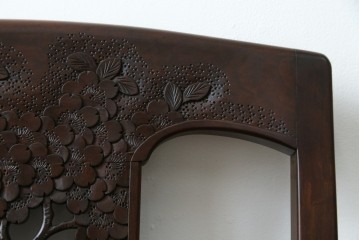 中古　美品!!　大阪屋家具店　軽井沢彫り　咲き誇る桜の彫刻が美しいアームチェア　(R-068080)
