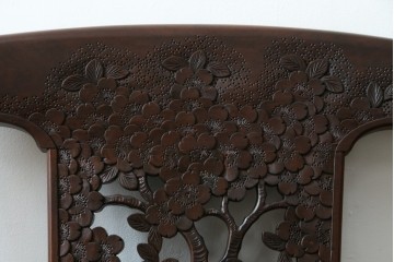 中古　美品!!　大阪屋家具店　軽井沢彫り　咲き誇る桜の彫刻が美しいアームチェア　(R-068080)