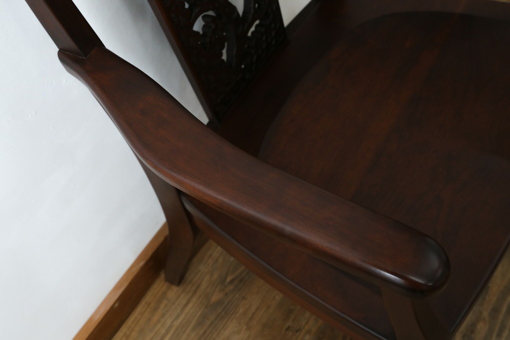 中古　美品!!　大阪屋家具店　軽井沢彫り　咲き誇る桜の彫刻が美しいアームチェア　(R-068080)