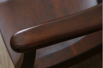 中古　美品!!　大阪屋家具店　軽井沢彫り　咲き誇る桜の彫刻が美しいアームチェア　(R-068080)