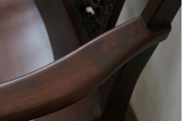 中古　美品!!　大阪屋家具店　軽井沢彫り　咲き誇る桜の彫刻が美しいアームチェア　(R-068080)