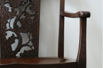 中古　美品!!　大阪屋家具店　軽井沢彫り　咲き誇る桜の彫刻が美しいアームチェア　(R-068080)