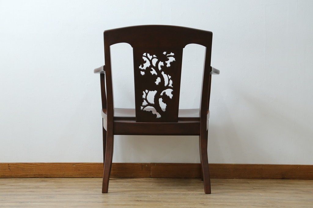 中古　美品!!　大阪屋家具店　軽井沢彫り　咲き誇る桜の彫刻が美しいアームチェア　(R-068080)