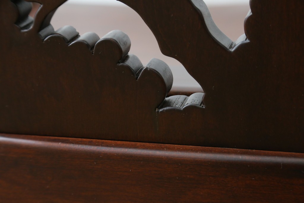 中古　美品!!　大阪屋家具店　軽井沢彫り　咲き誇る桜の彫刻が美しいアームチェア　(R-068080)