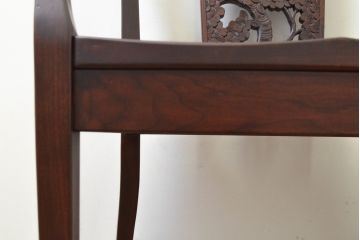 中古　美品!!　大阪屋家具店　軽井沢彫り　咲き誇る桜の彫刻が美しいアームチェア(板座チェア、ダイニングチェア、椅子、イス)(R-068080)