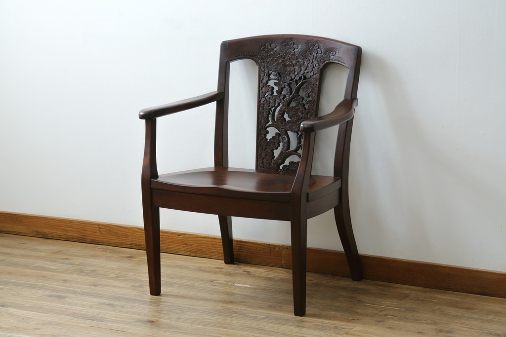 中古　美品!!　大阪屋家具店　軽井沢彫り　咲き誇る桜の彫刻が美しいアームチェア　(R-068081)