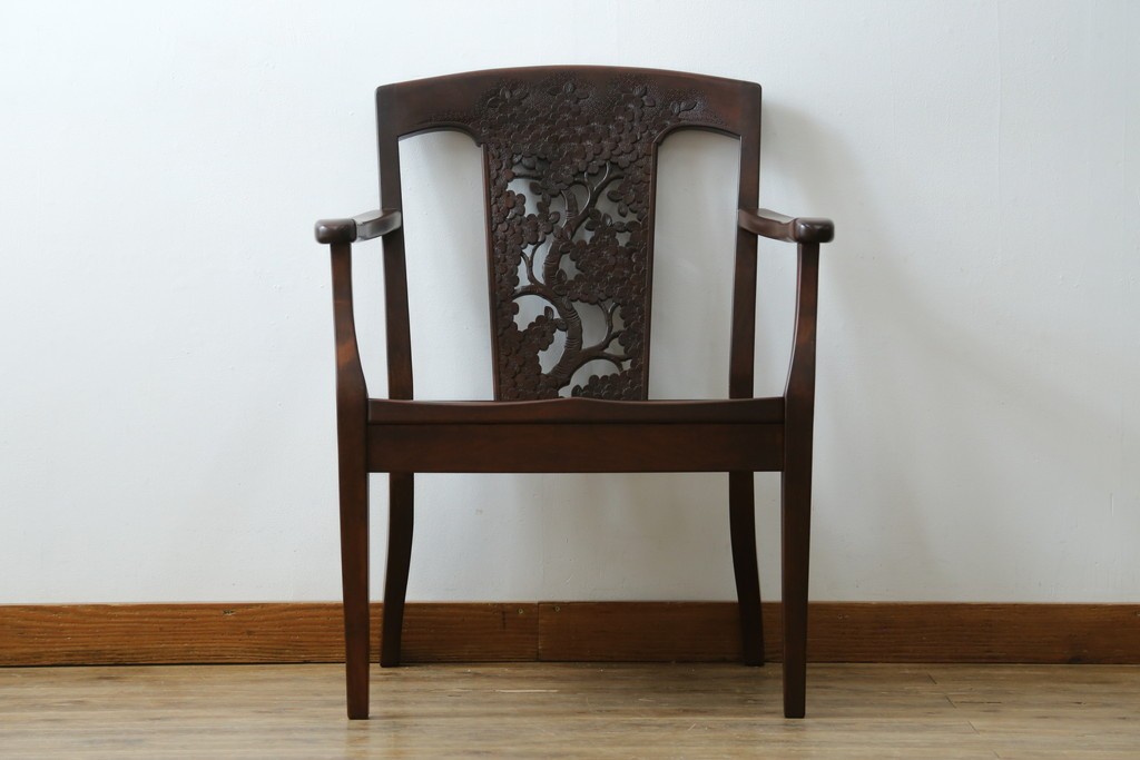中古　美品!!　大阪屋家具店　軽井沢彫り　咲き誇る桜の彫刻が美しいアームチェア　(R-068081)