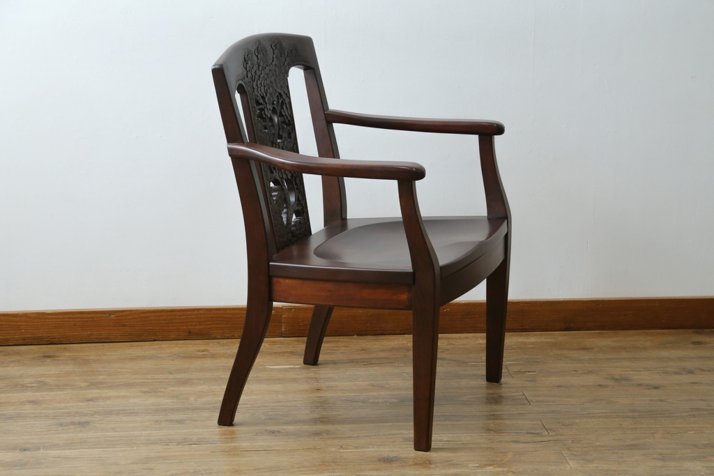 中古　美品!!　大阪屋家具店　軽井沢彫り　咲き誇る桜の彫刻が美しいアームチェア　(R-068081)