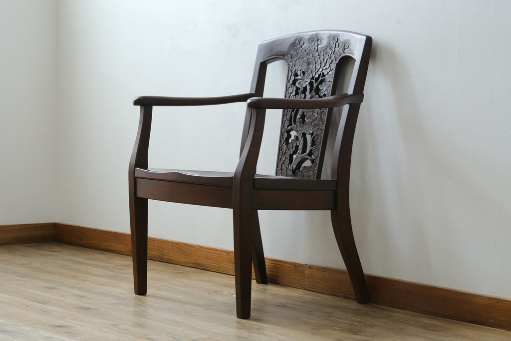 中古　美品!!　大阪屋家具店　軽井沢彫り　咲き誇る桜の彫刻が美しいアームチェア　(R-068081)