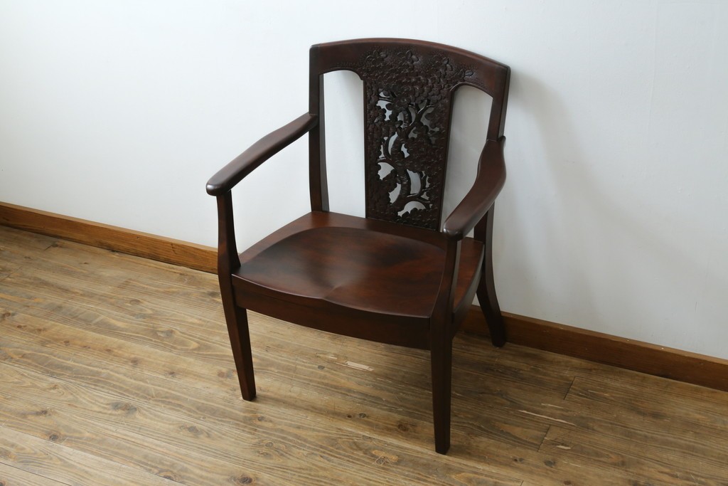 中古　美品!!　大阪屋家具店　軽井沢彫り　咲き誇る桜の彫刻が美しいアームチェア　(R-068081)