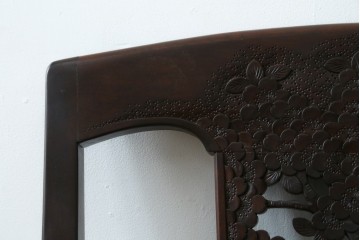 中古　美品!!　大阪屋家具店　軽井沢彫り　咲き誇る桜の彫刻が美しいアームチェア　(R-068081)