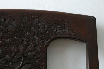 中古　美品!!　大阪屋家具店　軽井沢彫り　咲き誇る桜の彫刻が美しいアームチェア　(R-068081)