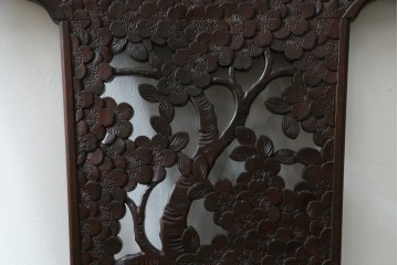 中古　美品!!　大阪屋家具店　軽井沢彫り　咲き誇る桜の彫刻が美しいアームチェア　(R-068081)