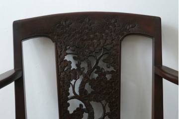 中古　美品!!　大阪屋家具店　軽井沢彫り　咲き誇る桜の彫刻が美しいアームチェア　(R-068081)