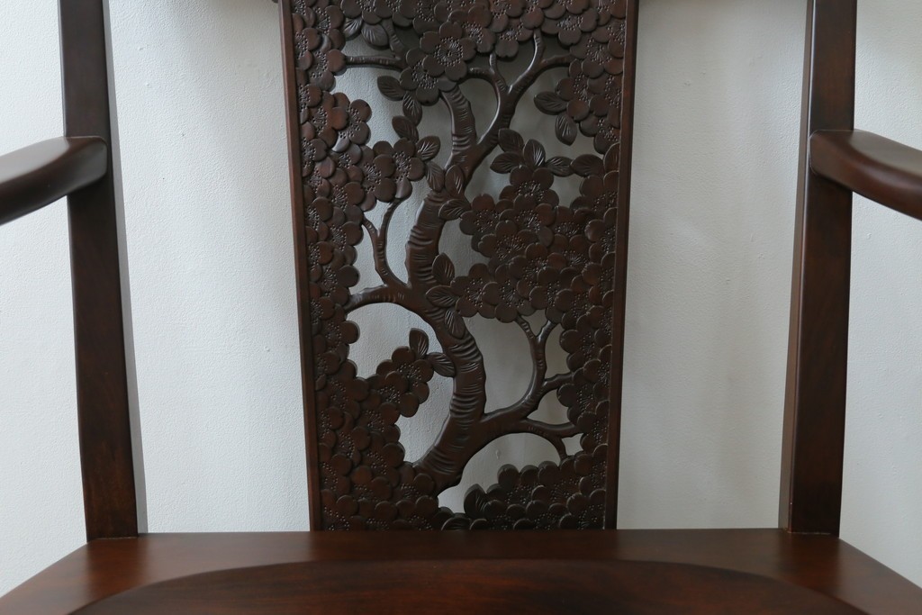 中古　美品!!　大阪屋家具店　軽井沢彫り　咲き誇る桜の彫刻が美しいアームチェア　(R-068081)