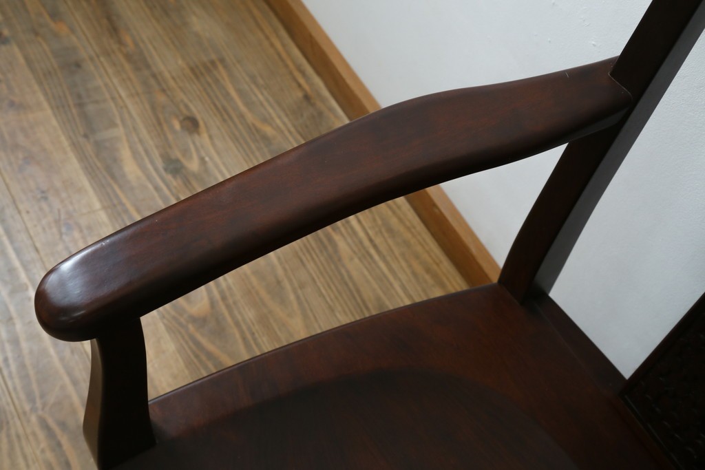 中古　美品!!　大阪屋家具店　軽井沢彫り　咲き誇る桜の彫刻が美しいアームチェア　(R-068081)