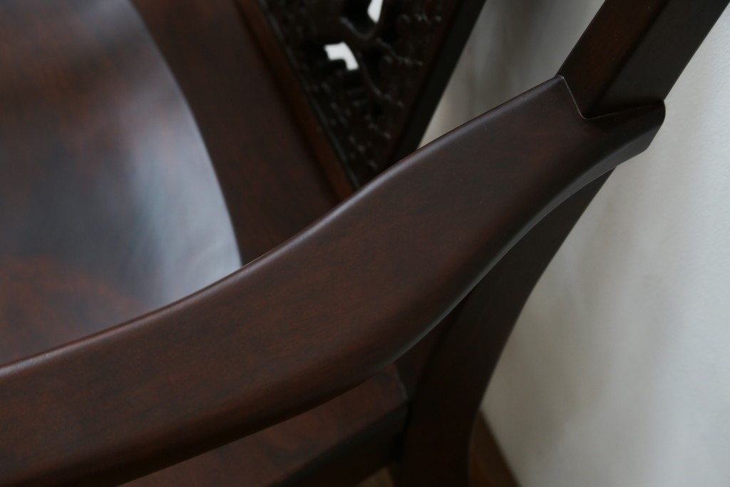 中古　美品!!　大阪屋家具店　軽井沢彫り　咲き誇る桜の彫刻が美しいアームチェア　(R-068081)