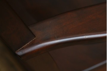 中古　美品!!　大阪屋家具店　軽井沢彫り　咲き誇る桜の彫刻が美しいアームチェア　(R-068081)