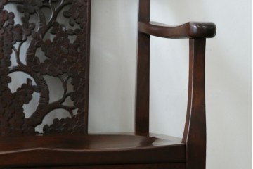 中古　美品!!　大阪屋家具店　軽井沢彫り　咲き誇る桜の彫刻が美しいアームチェア　(R-068081)