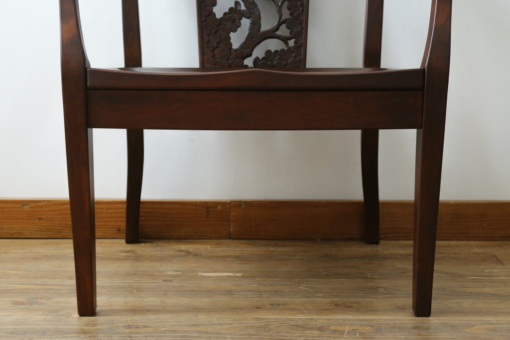 中古　美品!!　大阪屋家具店　軽井沢彫り　咲き誇る桜の彫刻が美しいアームチェア　(R-068081)