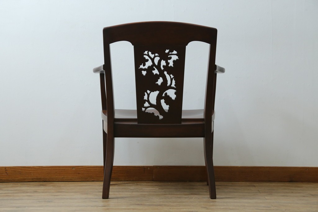 中古　美品!!　大阪屋家具店　軽井沢彫り　咲き誇る桜の彫刻が美しいアームチェア　(R-068081)