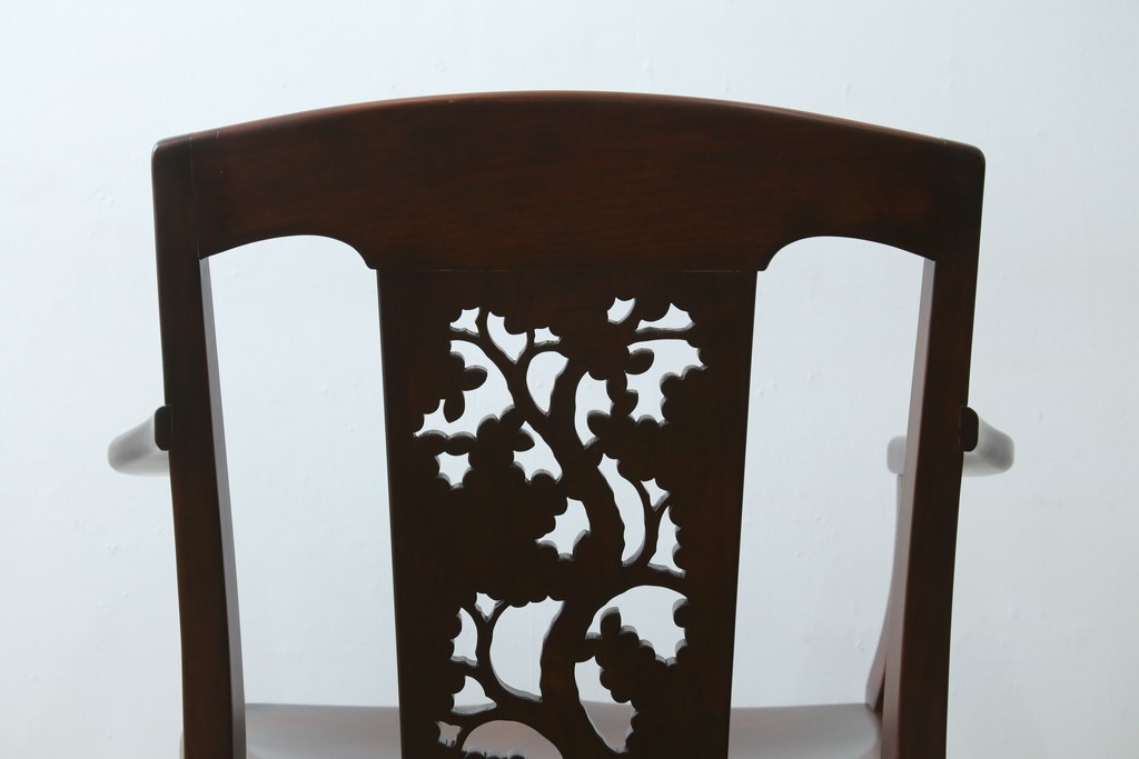 中古　美品!!　大阪屋家具店　軽井沢彫り　咲き誇る桜の彫刻が美しいアームチェア　(R-068081)