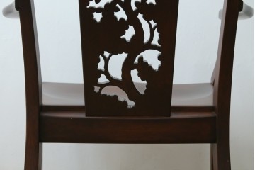 中古　美品!!　大阪屋家具店　軽井沢彫り　咲き誇る桜の彫刻が美しいアームチェア　(R-068081)